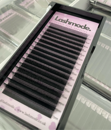 “W” Clover Lashes