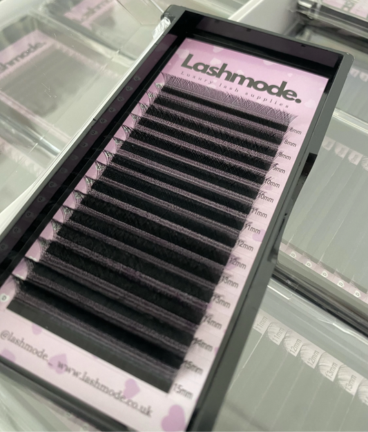 “W” Clover Lashes